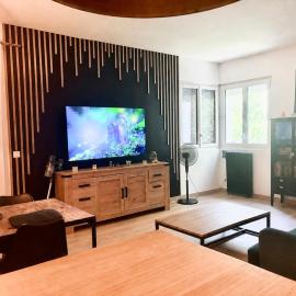 logement avec jardin, hotel din Saint-Germain-et-Mons