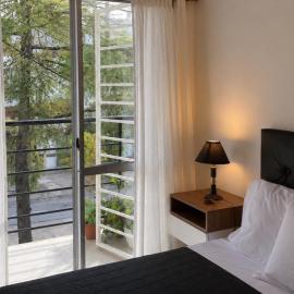 Loft luminoso con balcón y entrada independiente, hotel a Sarandí