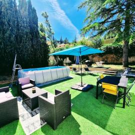 Viesnīca Villa piscine & jardin ensoleillé 6 pers au calme pilsētā Klermonlero