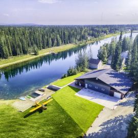 Biplane Hangar Lakeviews with Northern Lights