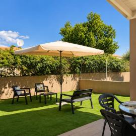 Villa Smeraldo Relax and Comfort 3 Min Walk to the Beach, hotel din Solanas