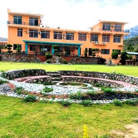 Sunset Creek, hotel in Harīpur