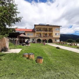 хижа Христо Смирненски, Hotel in Belmeken