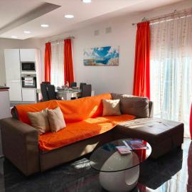Central, Fully Equipped Modern Apartment - 2, hotel in Mġarr