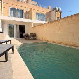 KY Orange Grove: Kerċem şehrinde bir otel