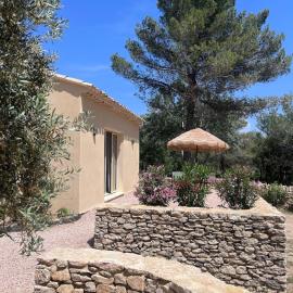Independent Provençal studio, Cabrières d'Avignon