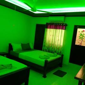 LLT Tourist Inn and Safari Jeep، فندق في ويلباتو