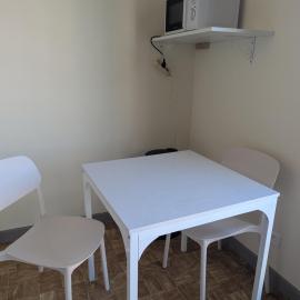 Studio Issoire pour 2 adultes et 1 enfant, מלון באיסוואר