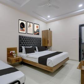 Super HOTEL O MATRI CROWN, hótel í Raipur