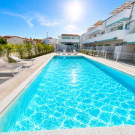 Blue Thermae #7 - 5 min to the Sea Refined Apartment - Pool, Garden, Parking & WiFi