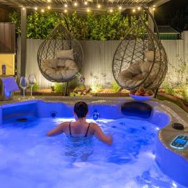 Luxury Garden Suite with Private Heated jacuzzi, hotel in Perugia