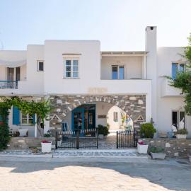 Akteon Hotel, hotel di Logaras