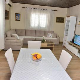Holiday Home Bastrica, hotelli kohteessa Glavatičići