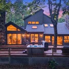 Fall Getaway Sauna & Hot Tub Sleeps 14