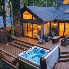 Sauna & Hot Tub - 7th Hole Chalet - Sleeps 14, hotel em Roseland