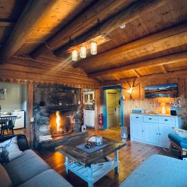 Atmospheric cabin by Lesjaskogsvatnet, hotel di Lesja