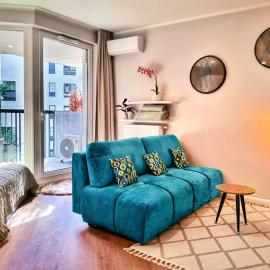NEW APARTMENT near METRO & BIG MALL in Green Oasis - Free Public Parking, hotel di Warsaw