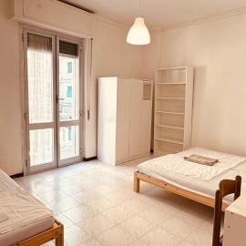 Double and Triple Rooms near Principe Station Shared Bathroom