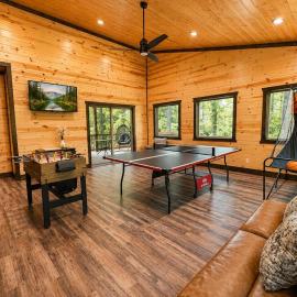 Private Luxury Cabin - Hot Tub - Fire Pit - Game Room, hotel u gradu Broken Bou