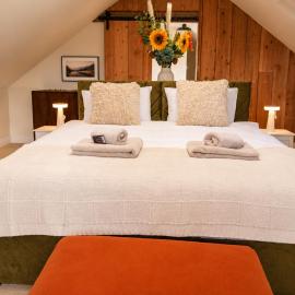 Staverton Hill Farm Lake View Countryside Retreat