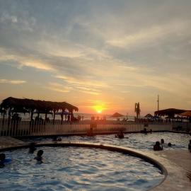 Casa de playa con piscina y acceso al océano