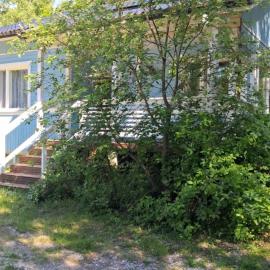 Traditional Finnish Lapland house at wild forest backyard!, hotell i Kemi