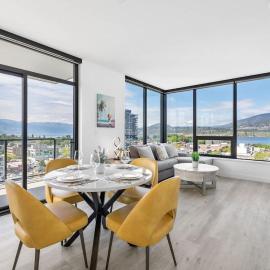 Brand New Luxury Downtown Near the Beach #13, hotel di Kelowna
