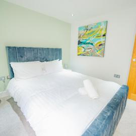 Central Gloucestershire Flat - 1 BR Sleeps 6