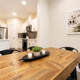 Heartland Stays - Brand New 3 Bed Room Cozy Home, Hotel in Cochrane