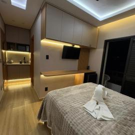 Suite Conceito Reformada com Cozinha Planejada, Iluminacao Cenica e Piscina Resort em Serra Negra, hotel in Serra Negra