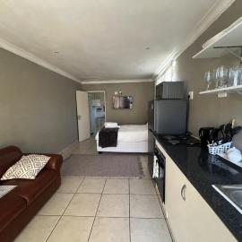 Croydon De Vue OR Tambo Self Catering Cottage