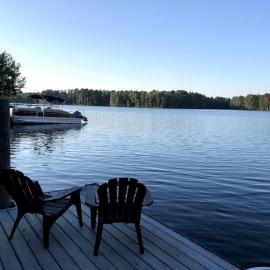 Lake House with Hot Tub & Optional Pontoon Rental, hotel em Chapin