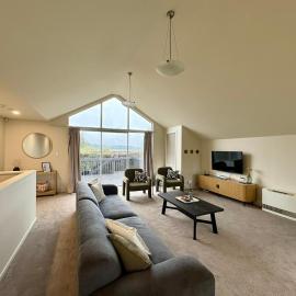 Mountain Views on the Reserve, hotel in Wanaka