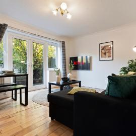 Applin House - 5 Bedroom Contractor Stay - Sleeps 10 - Parking & Wi-Fi