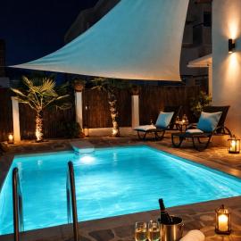Villa Shada's pool & Jacouzi, hotel in Nea Irakleia