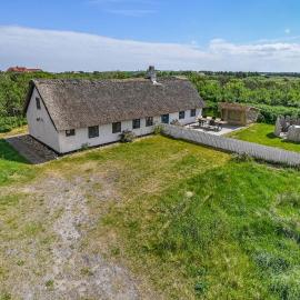 Cozy Thatched House For 4 With New Terrace Sj365