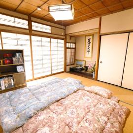 民泊豊久, hotel di Nigō