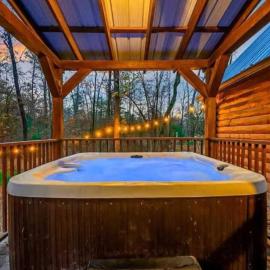 Private Luxury Cabin - Hot Tub - Pool Table - Ping Pong - Firepit - Loft, hotel u gradu Broken Bou