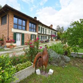 Casa Molisso, hotell i Montegrosso dʼAsti