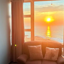 Oceans Whisper 704 beach apartment gated & Lift access, hotel in Scottburgh