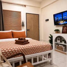 Tiny Cozy Room - Wat Arun