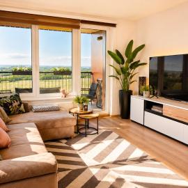 Elegant new flat near Airport TRAM to centre