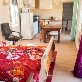 Studio confortable à Bellerive-sur-Allier 30 m² avec jardin, hotel in Bellerive-sur-Allier