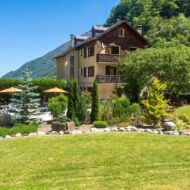 Maison cosy à Cauterets avec vue sur les montagnes et jardin