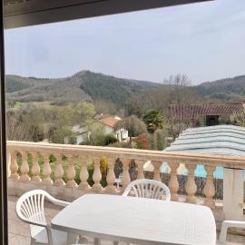 Maison de charme à Saint-Géry avec piscine partagée