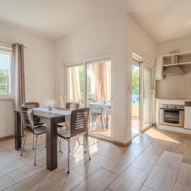Apartments Kristina, Hotel in Milna