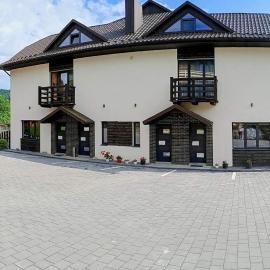 Котедж Буковеньки TWINS, hotel in Palyanytsya
