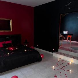 Love House 03, Hotel in Moulins