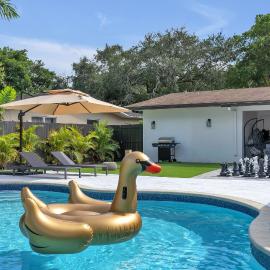 Villa Florenza, Spacious 5BR Oasis with Private Pool, hotel a North Miami