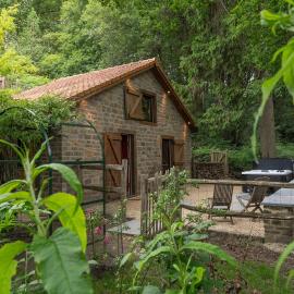 Vintage Barn with Jacuzzi in Nature, hotel v destinaci Sprimont